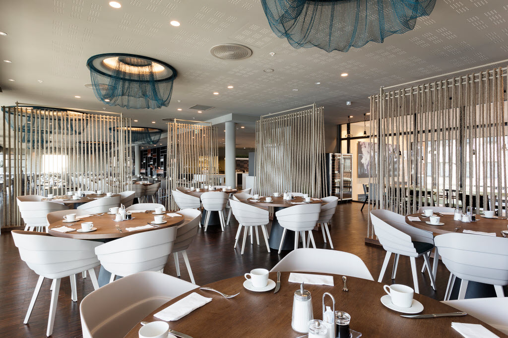 Photo by: Haakon Brox, hotellfoto.no, +47 984 45 543, haakonbrox@gmail.com Scandic Havet, Bodo, Havneutsikten restaurant, overview